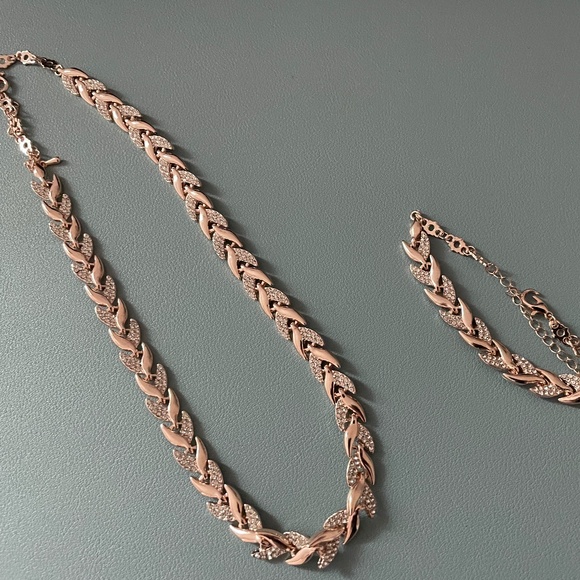 Necklace & Bracelet Set - Picture 6 of 9